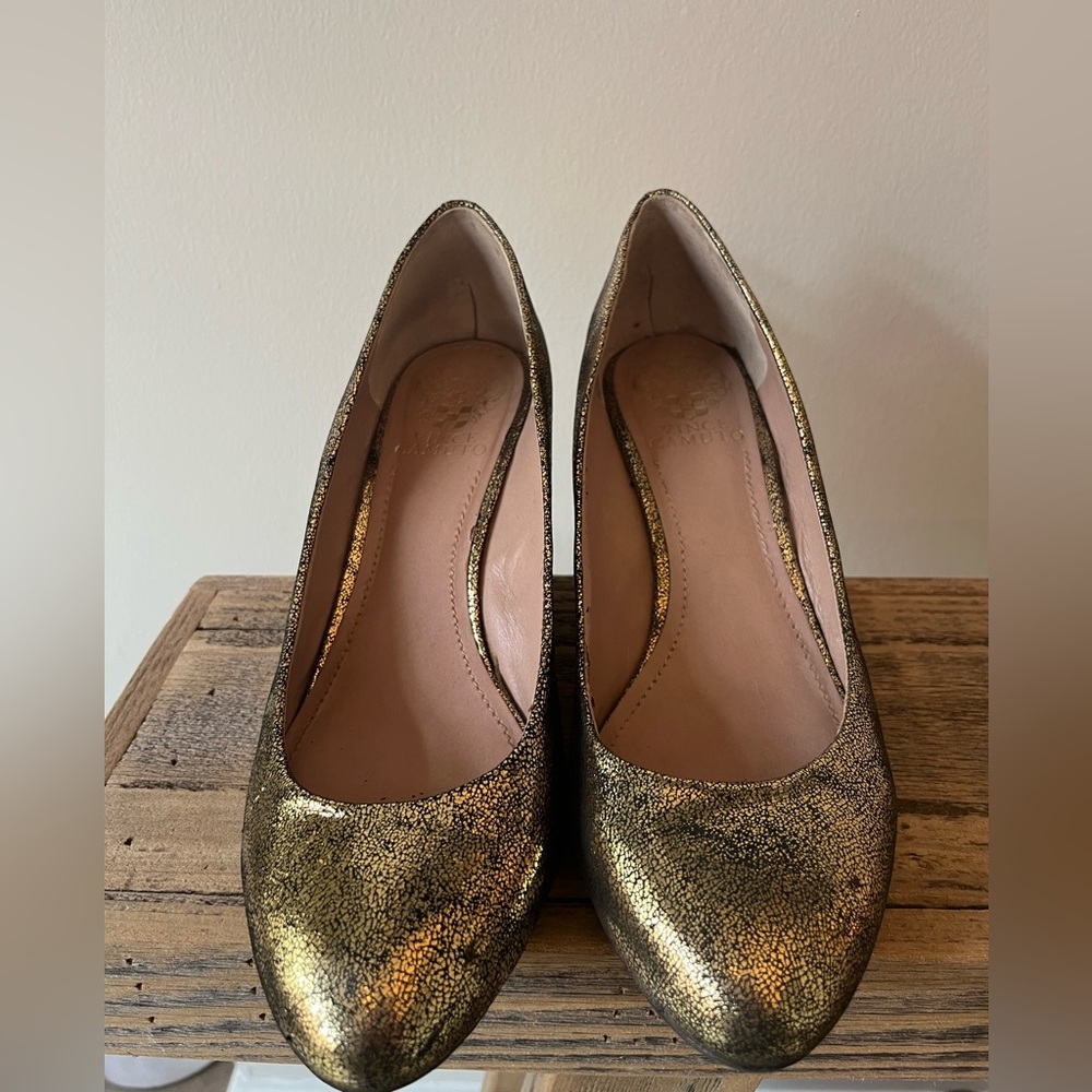 Vince Camuto Gold leather Wedge Women's Pumps